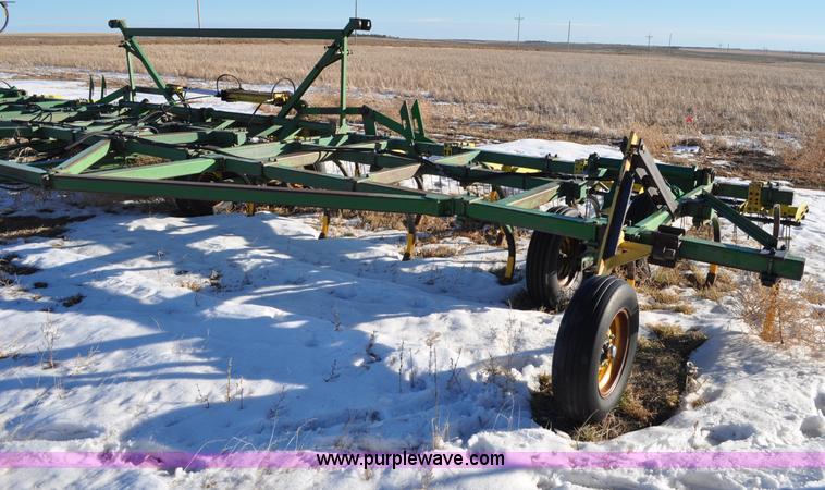 image for item G6198 John Deere 1610 chisel