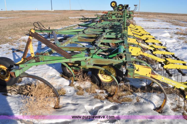 image for item G6198 John Deere 1610 chisel