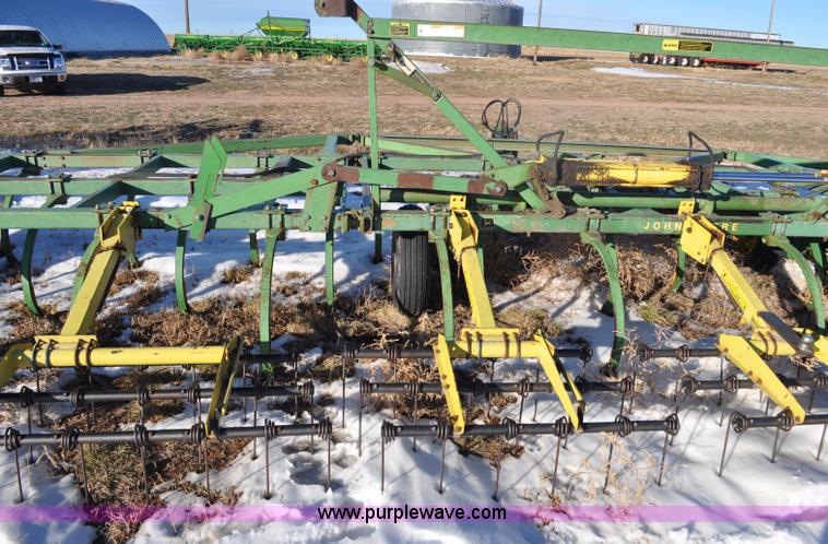 image for item G6198 John Deere 1610 chisel