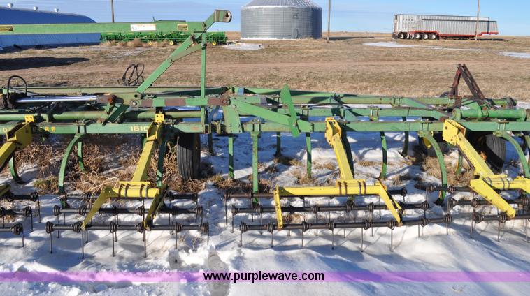 image for item G6198 John Deere 1610 chisel