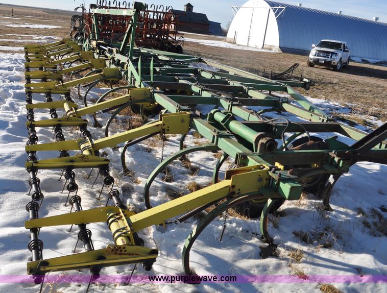 image for item G6198 John Deere 1610 chisel