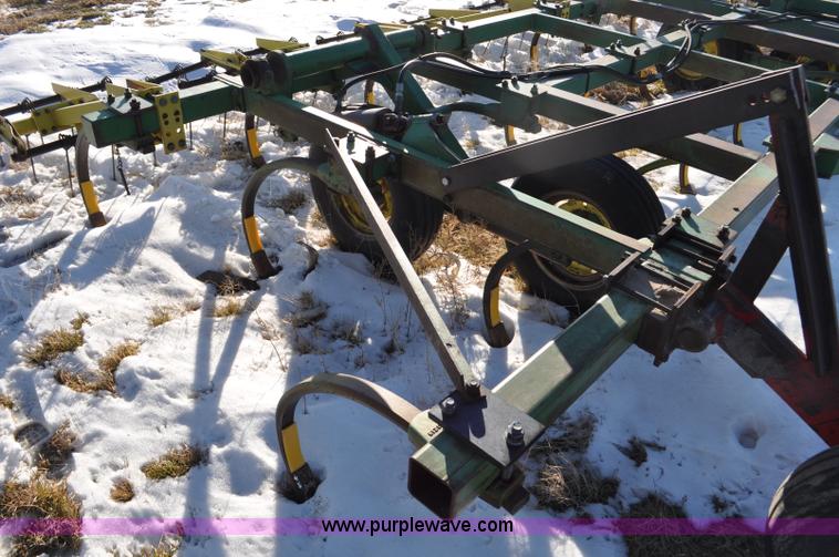 image for item G6198 John Deere 1610 chisel