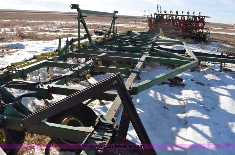 image for item G6198 John Deere 1610 chisel