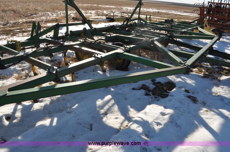 image for item G6198 John Deere 1610 chisel