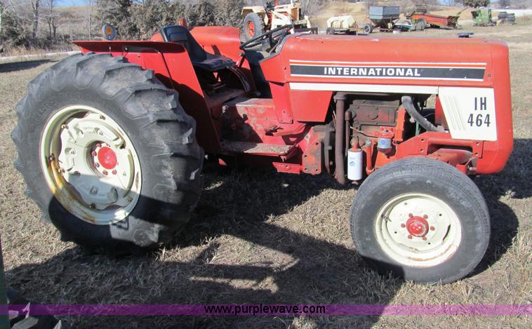 image for item G9717 1976 International Harvester 464 tractor