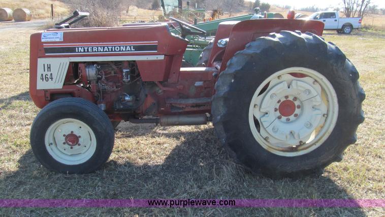 image for item G9717 1976 International Harvester 464 tractor