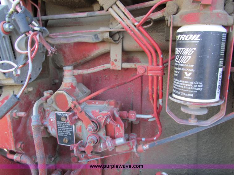 image for item G9717 1976 International Harvester 464 tractor