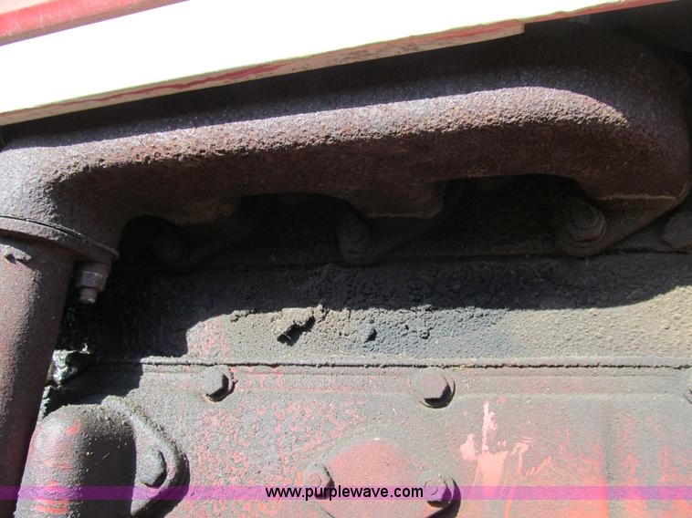 image for item G9717 1976 International Harvester 464 tractor