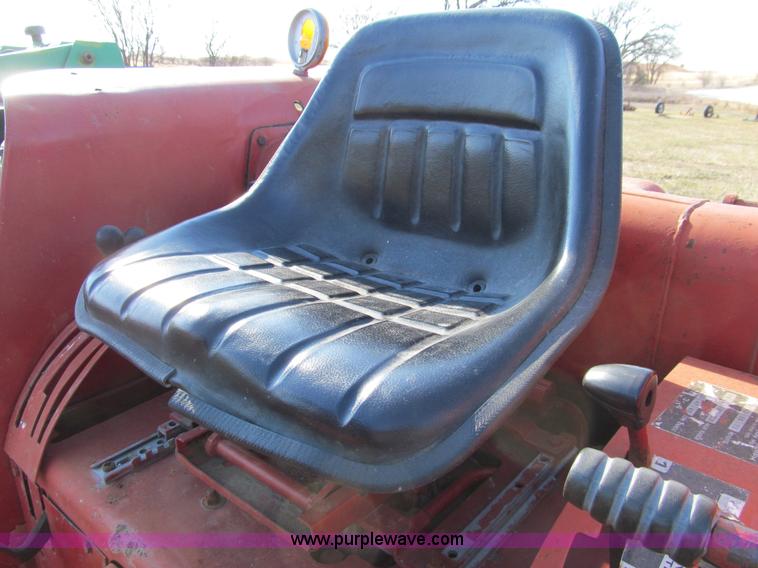 image for item G9717 1976 International Harvester 464 tractor