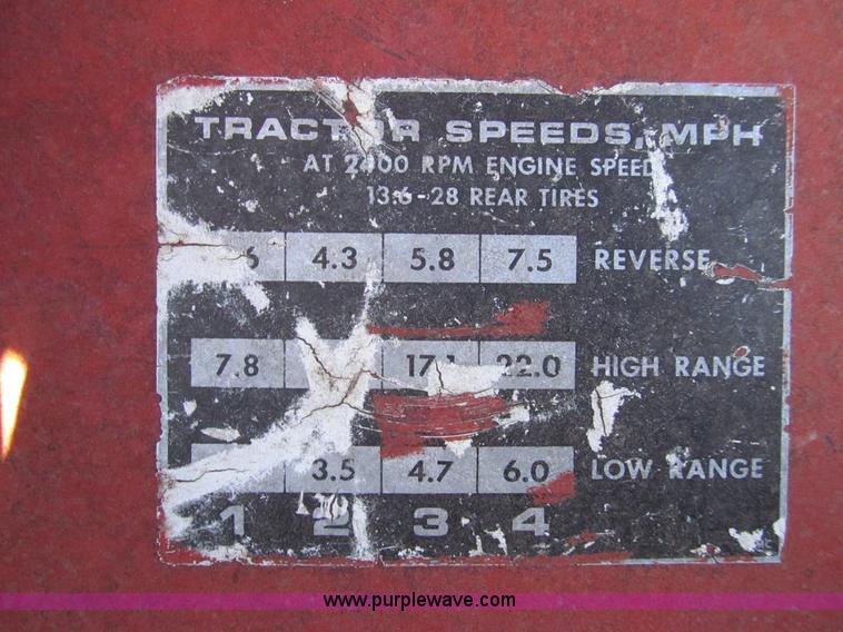 image for item G9717 1976 International Harvester 464 tractor