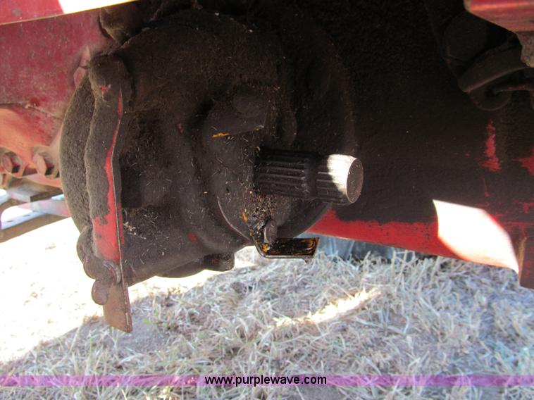 image for item G9717 1976 International Harvester 464 tractor