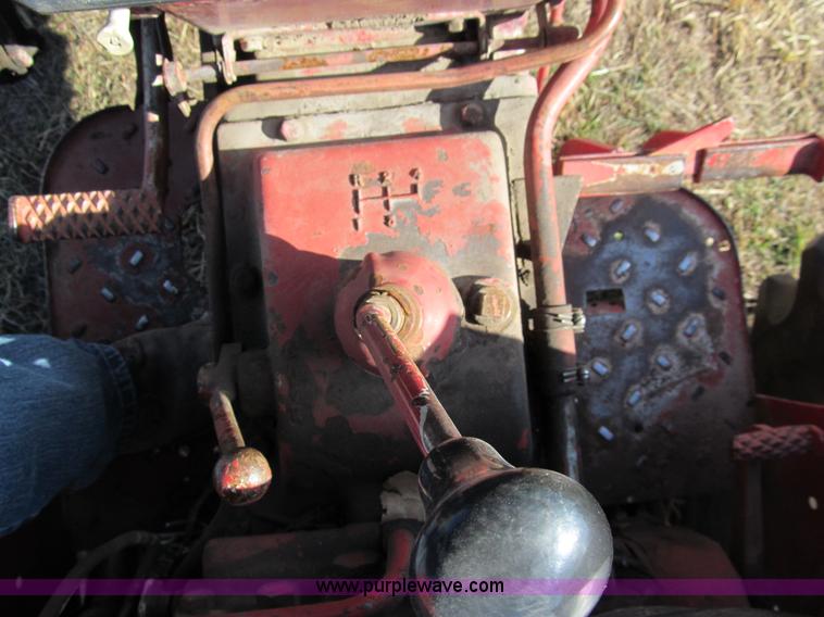 image for item G9719 International 354 tractor