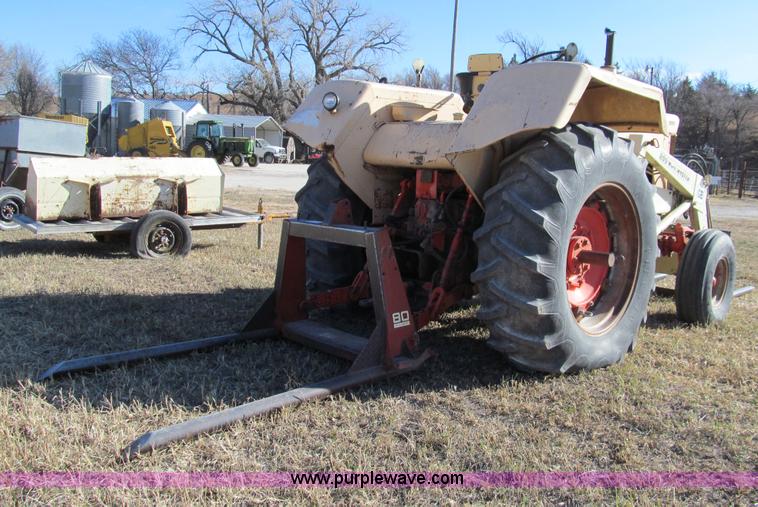 image for item G9724 1969 Case 930 Comfort King tractor