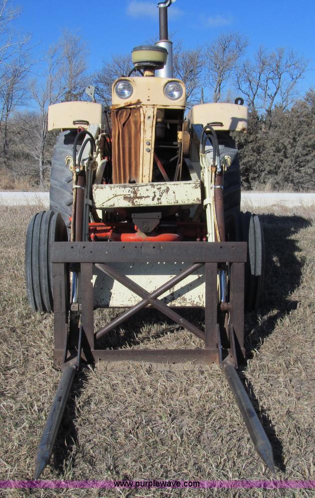 image for item G9724 1969 Case 930 Comfort King tractor