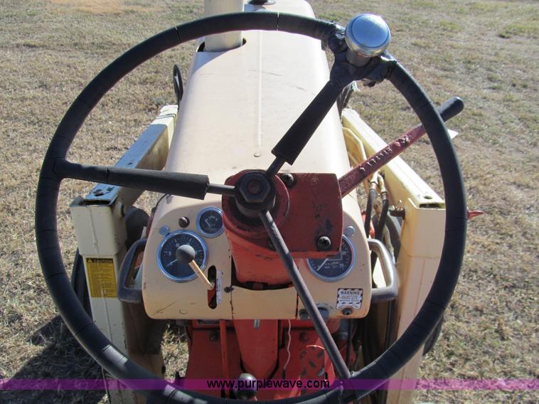 image for item G9724 1969 Case 930 Comfort King tractor