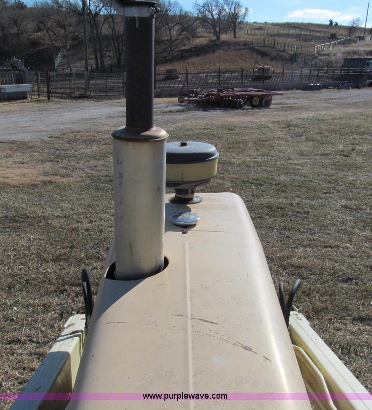 image for item G9724 1969 Case 930 Comfort King tractor