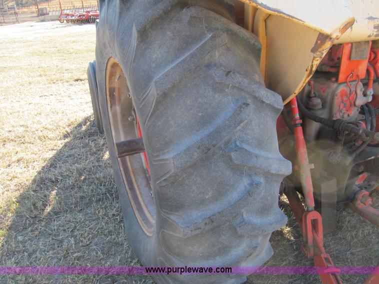 image for item G9724 1969 Case 930 Comfort King tractor