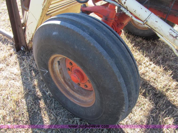 image for item G9724 1969 Case 930 Comfort King tractor