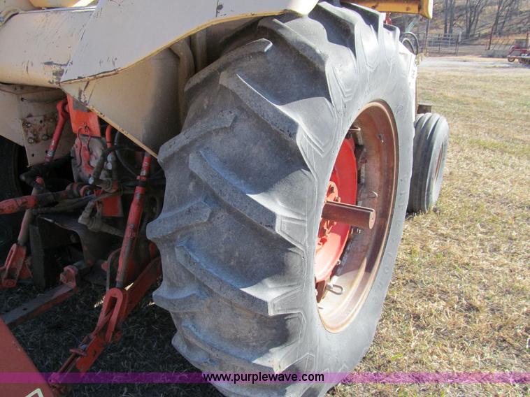 image for item G9724 1969 Case 930 Comfort King tractor
