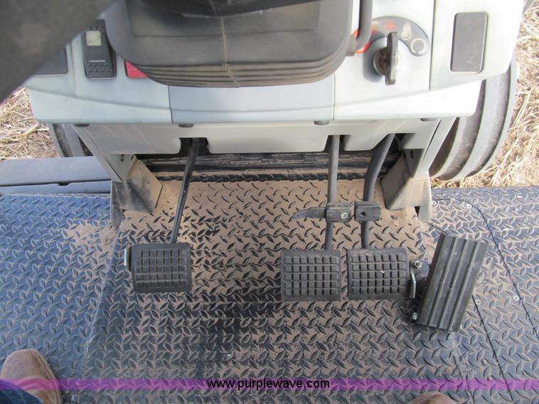 image for item G9727 2004 Caterpillar Challenger MT455B tractor