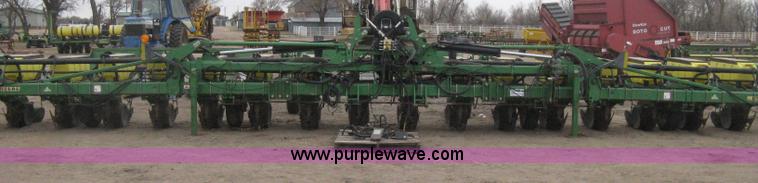 image for item H4296 2001 John Deere 1720 Integral Stack-Fold planter