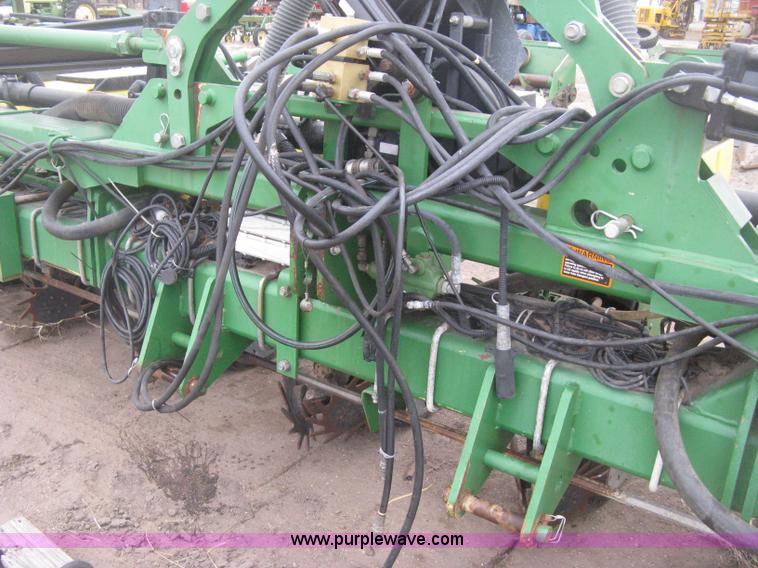 image for item H4296 2001 John Deere 1720 Integral Stack-Fold planter