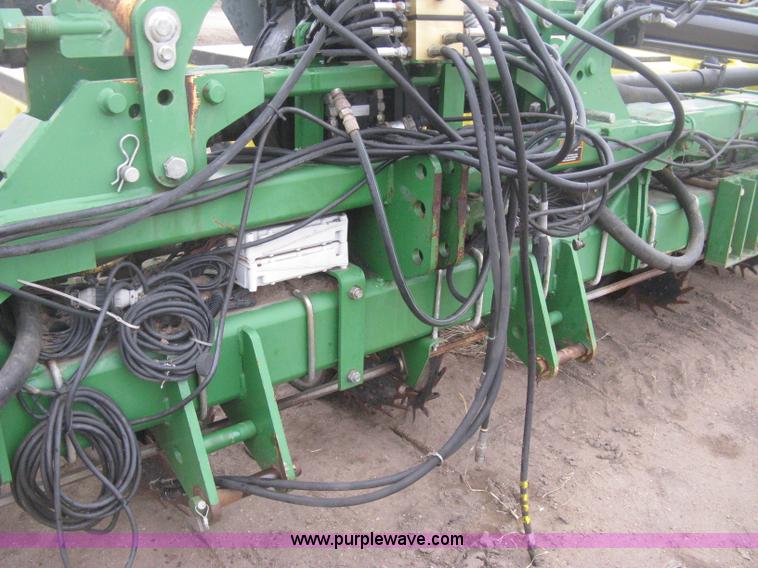 image for item H4296 2001 John Deere 1720 Integral Stack-Fold planter