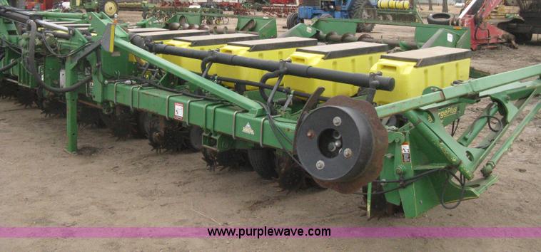 image for item H4296 2001 John Deere 1720 Integral Stack-Fold planter