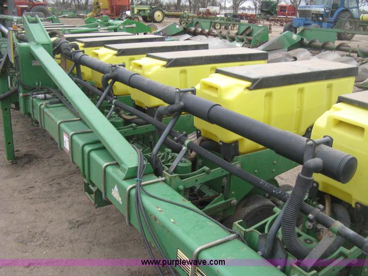 image for item H4296 2001 John Deere 1720 Integral Stack-Fold planter