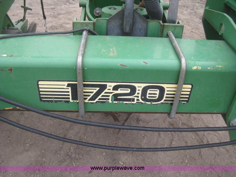 image for item H4296 2001 John Deere 1720 Integral Stack-Fold planter