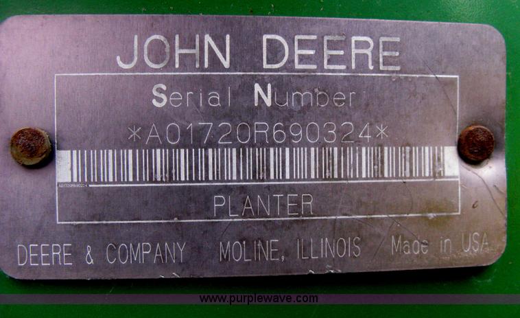 image for item H4296 2001 John Deere 1720 Integral Stack-Fold planter