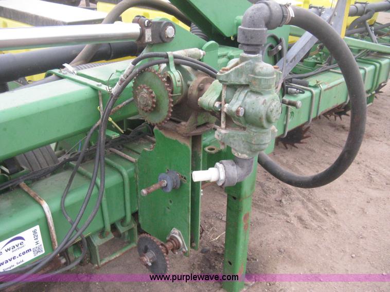 image for item H4296 2001 John Deere 1720 Integral Stack-Fold planter