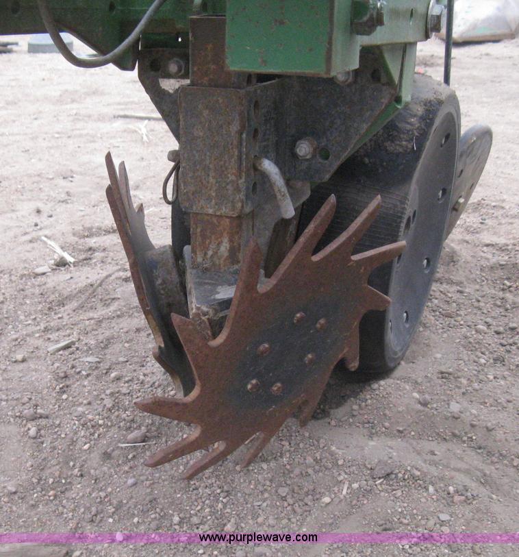 image for item H4296 2001 John Deere 1720 Integral Stack-Fold planter