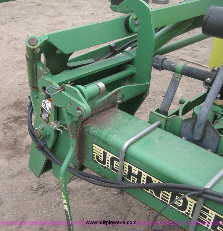 image for item H4296 2001 John Deere 1720 Integral Stack-Fold planter