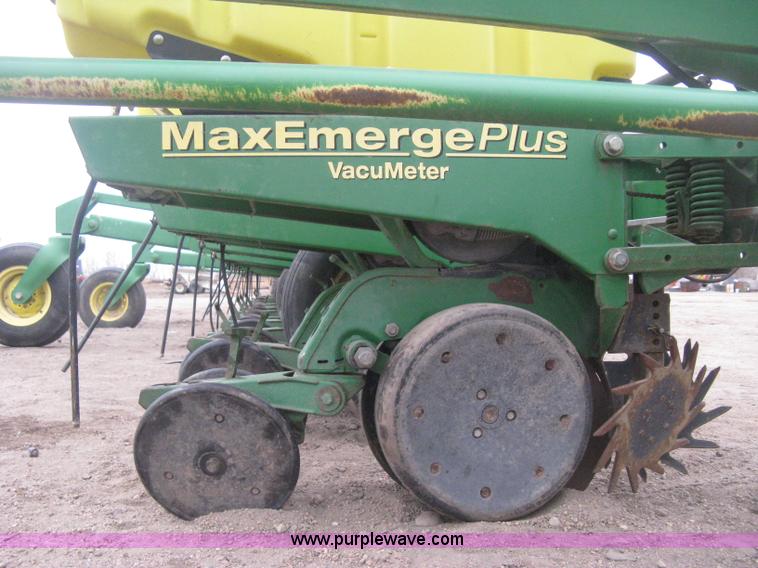 image for item H4296 2001 John Deere 1720 Integral Stack-Fold planter