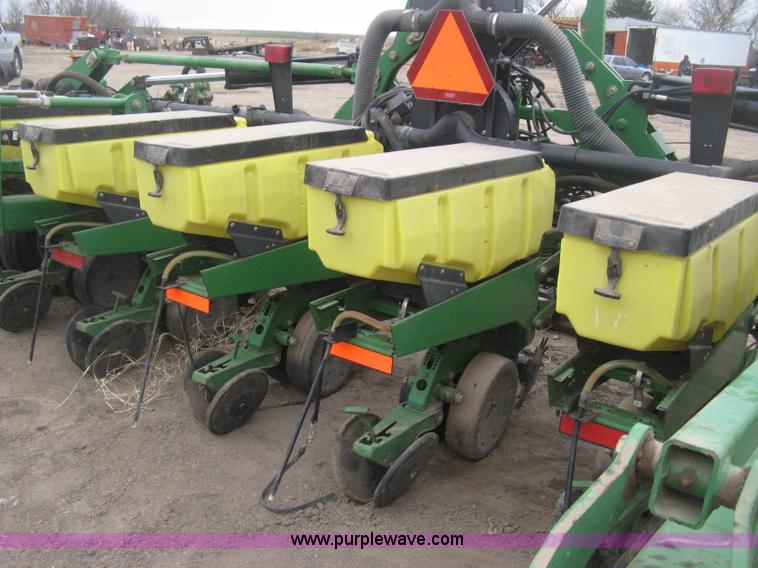 image for item H4296 2001 John Deere 1720 Integral Stack-Fold planter