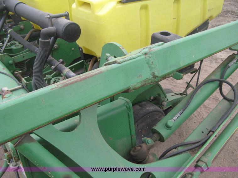 image for item H4296 2001 John Deere 1720 Integral Stack-Fold planter
