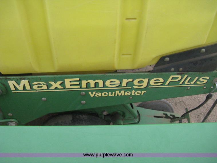 image for item H4296 2001 John Deere 1720 Integral Stack-Fold planter