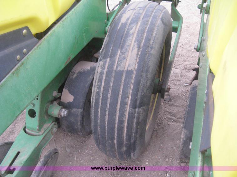 image for item H4296 2001 John Deere 1720 Integral Stack-Fold planter