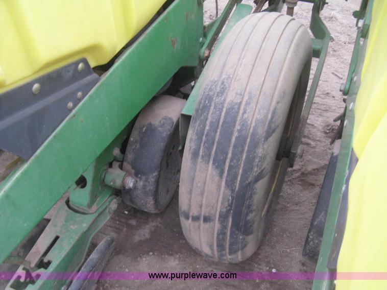 image for item H4296 2001 John Deere 1720 Integral Stack-Fold planter
