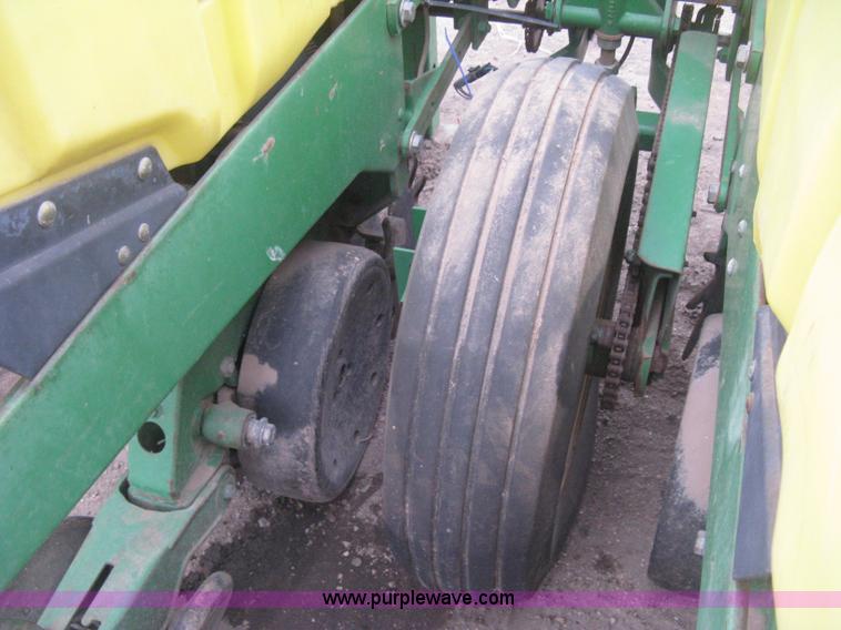 image for item H4296 2001 John Deere 1720 Integral Stack-Fold planter