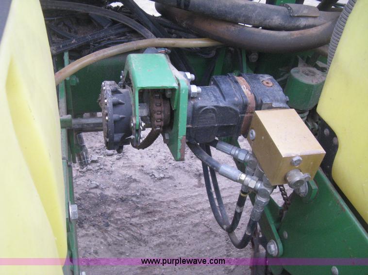 image for item H4296 2001 John Deere 1720 Integral Stack-Fold planter