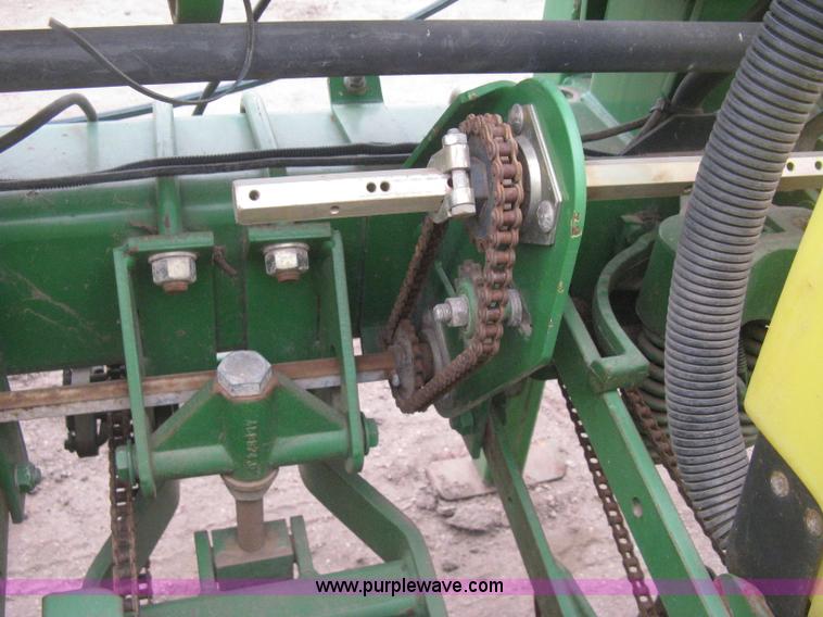 image for item H4296 2001 John Deere 1720 Integral Stack-Fold planter