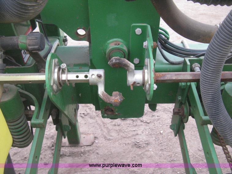 image for item H4296 2001 John Deere 1720 Integral Stack-Fold planter