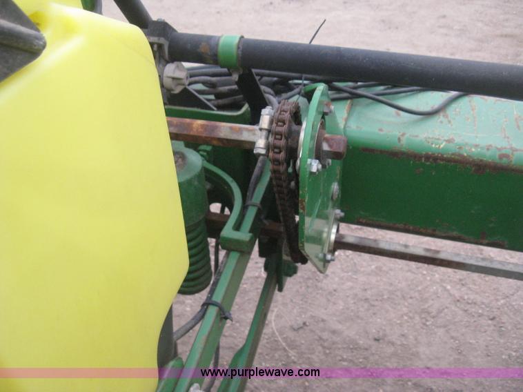 image for item H4296 2001 John Deere 1720 Integral Stack-Fold planter