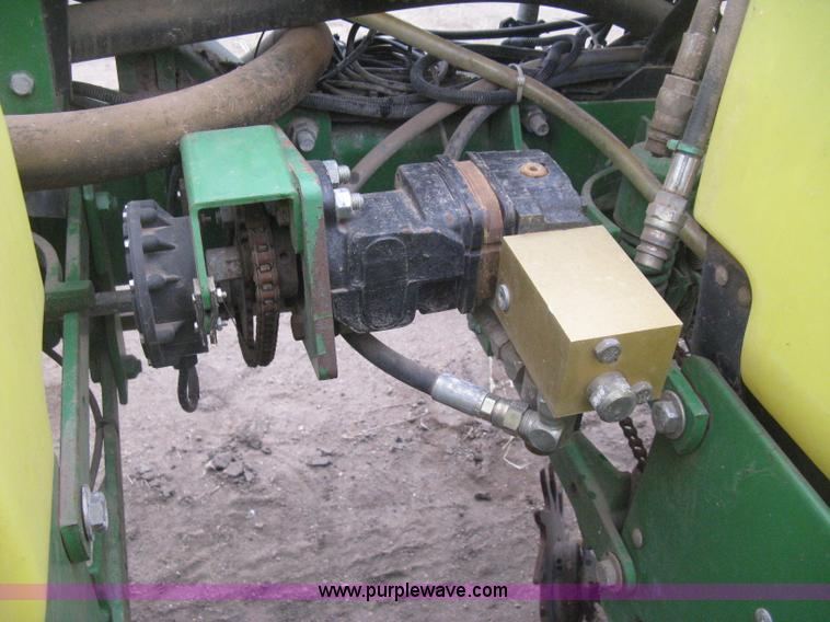 image for item H4296 2001 John Deere 1720 Integral Stack-Fold planter