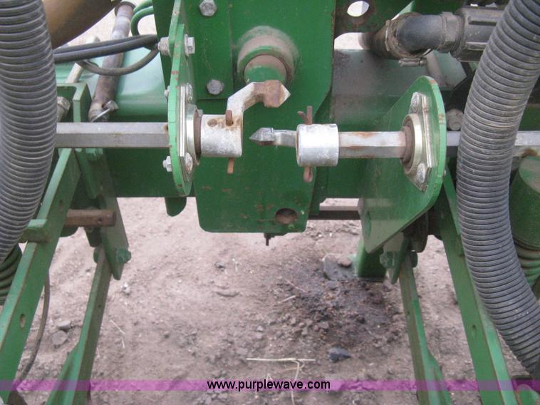 image for item H4296 2001 John Deere 1720 Integral Stack-Fold planter