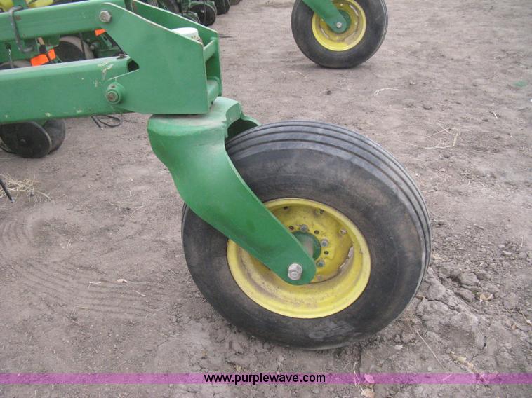 image for item H4296 2001 John Deere 1720 Integral Stack-Fold planter