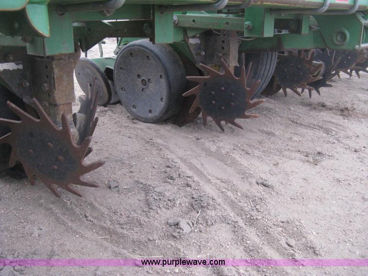 image for item H4296 2001 John Deere 1720 Integral Stack-Fold planter