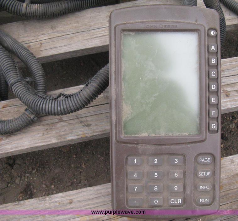 image for item H4296 2001 John Deere 1720 Integral Stack-Fold planter